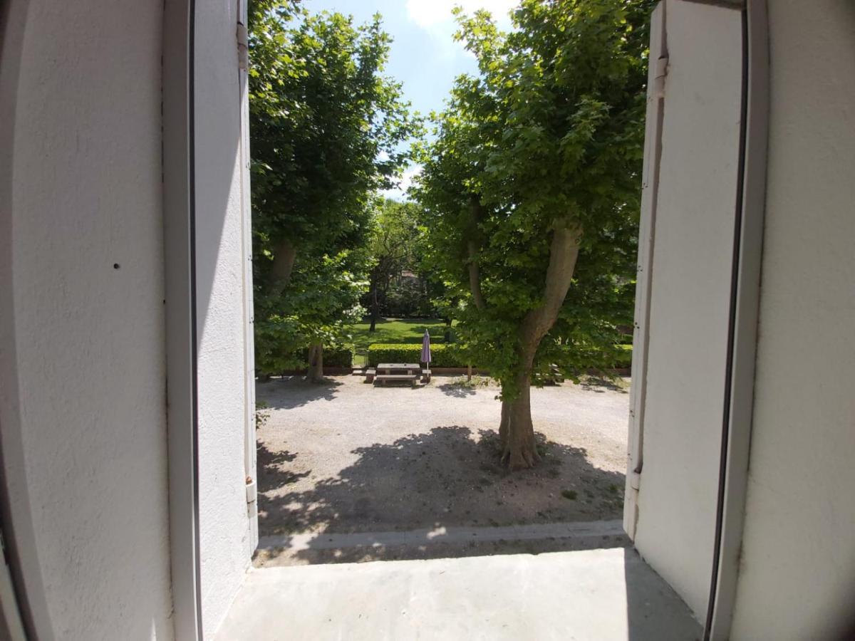 superbe appartement en résidence avec piscine dans le Luberon au pied du colorado provencal Rustrel Exterior foto