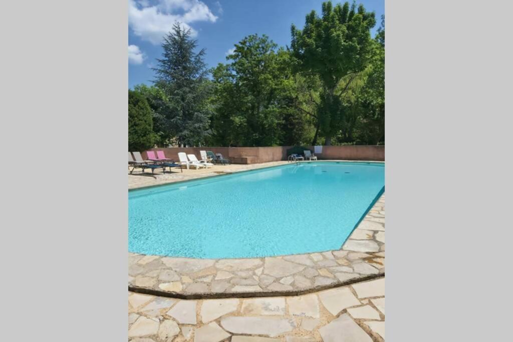 superbe appartement en résidence avec piscine dans le Luberon au pied du colorado provencal Rustrel Exterior foto