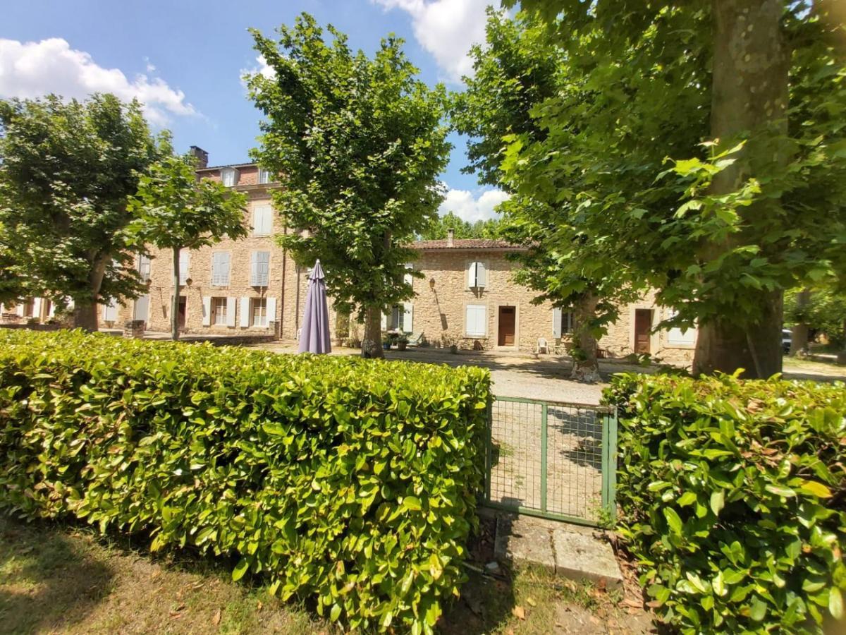 superbe appartement en résidence avec piscine dans le Luberon au pied du colorado provencal Rustrel Exterior foto